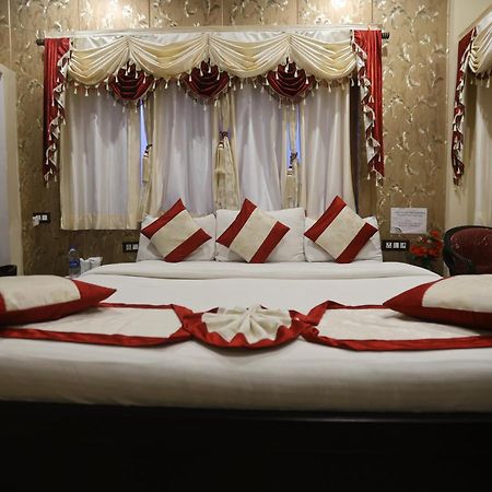 The Ranikhet Continental Hotel Exterior photo