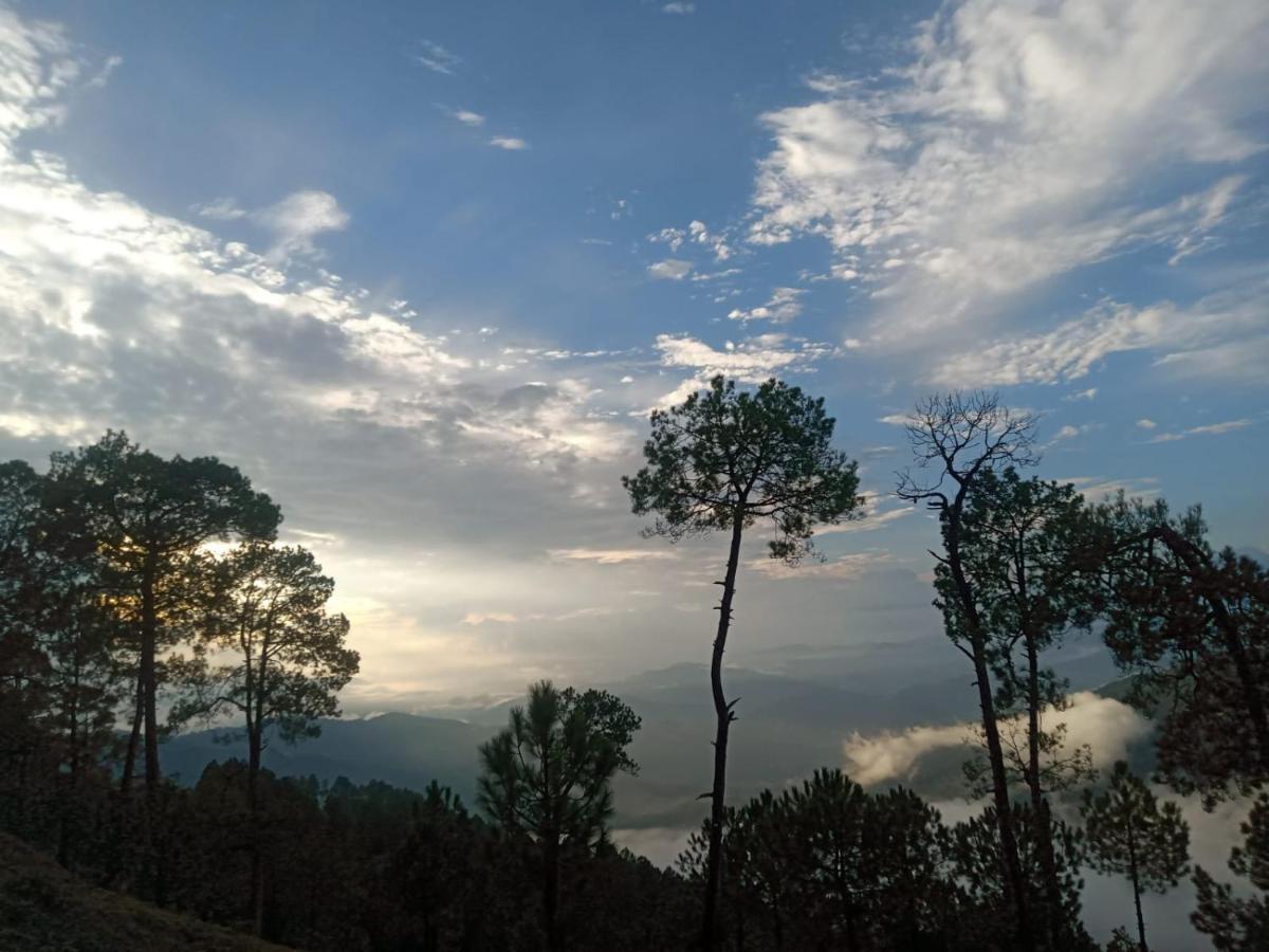 The Ranikhet Continental Hotel Exterior photo