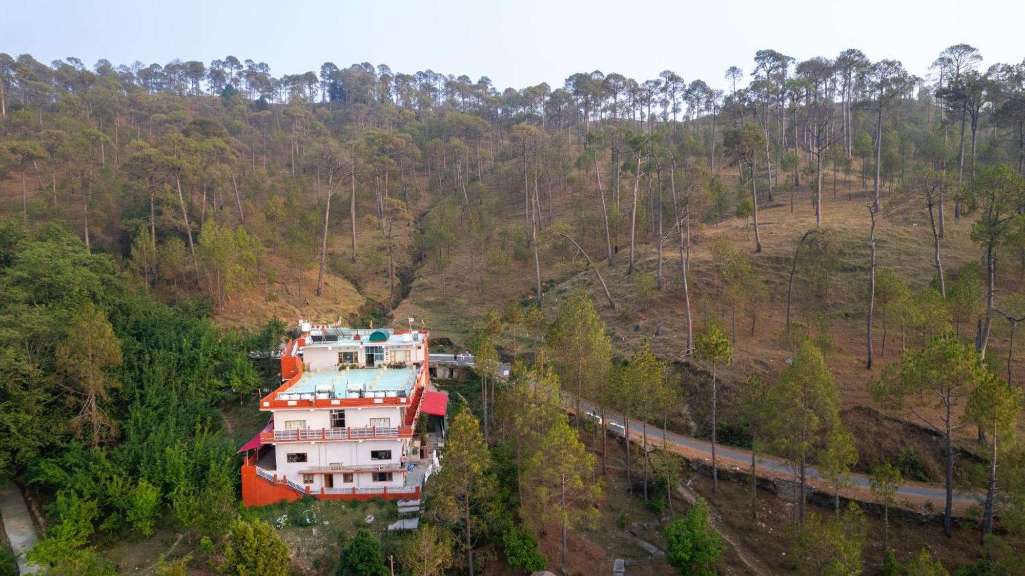 The Ranikhet Continental Hotel Exterior photo