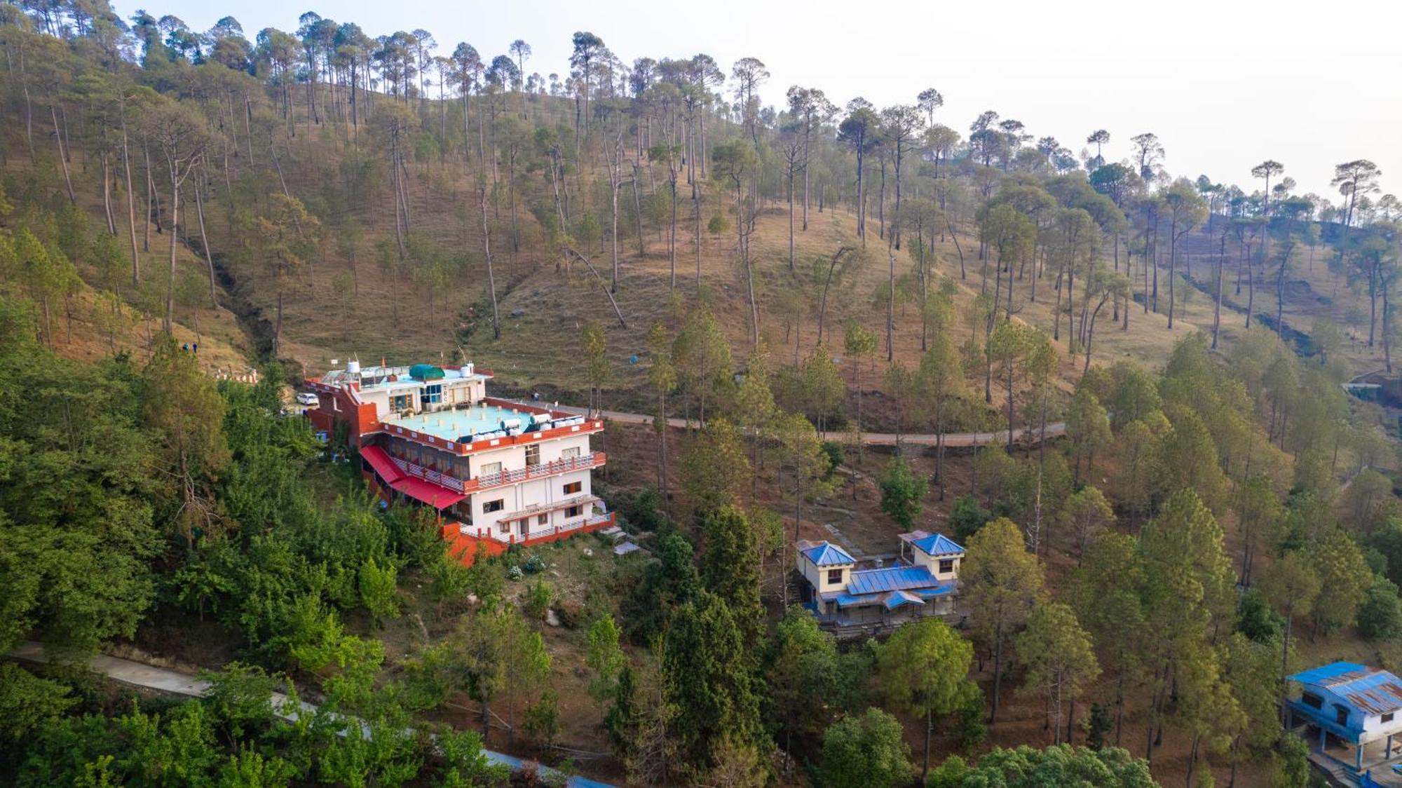 The Ranikhet Continental Hotel Exterior photo