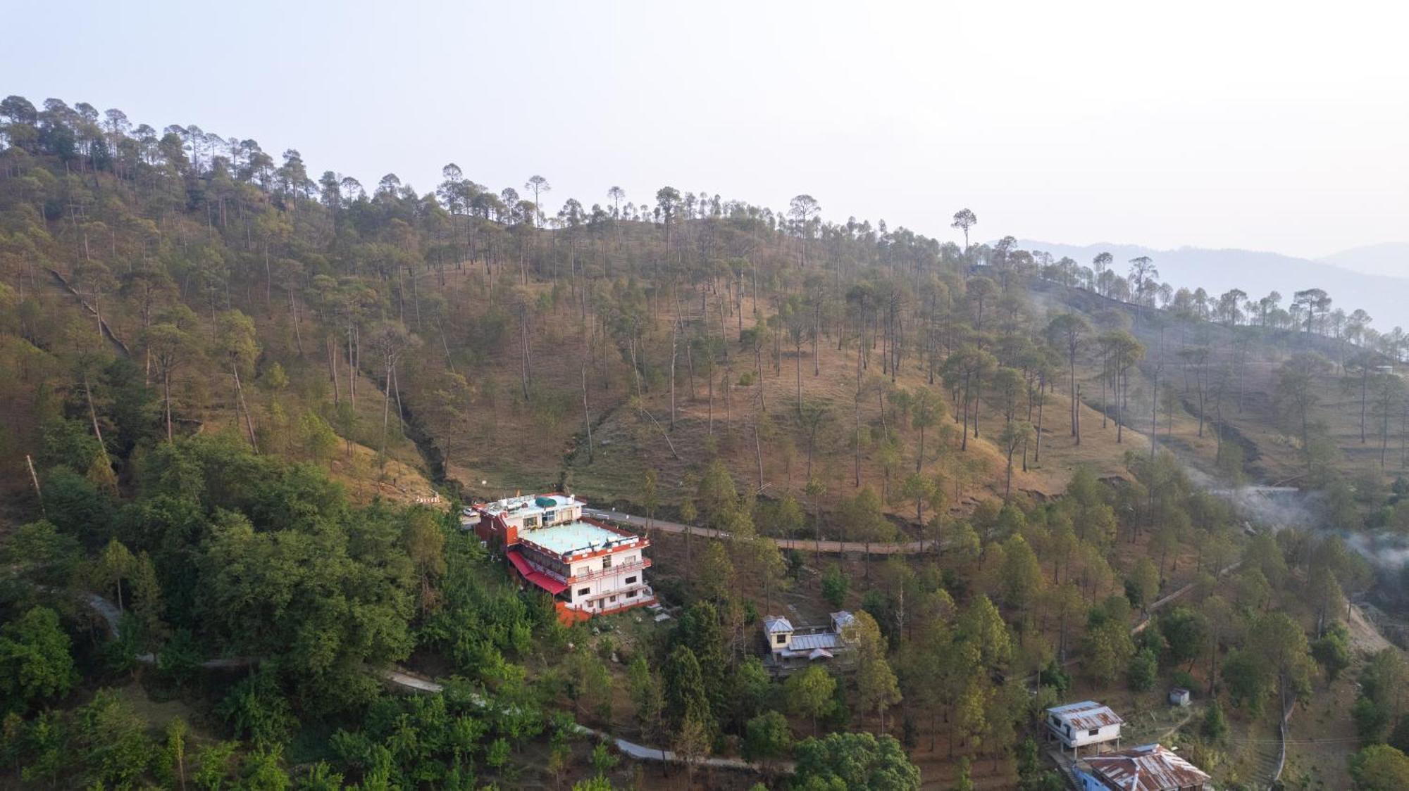The Ranikhet Continental Hotel Exterior photo